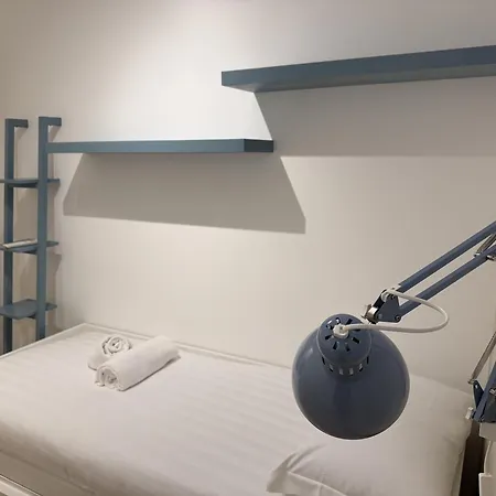 Appartement Enigmatic House With Private Garden Milaan