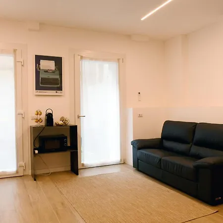 Enigmatic House With Private Garden Apartament