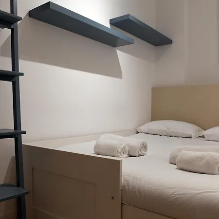 Enigmatic House With Private Garden Apartament Mediolan
